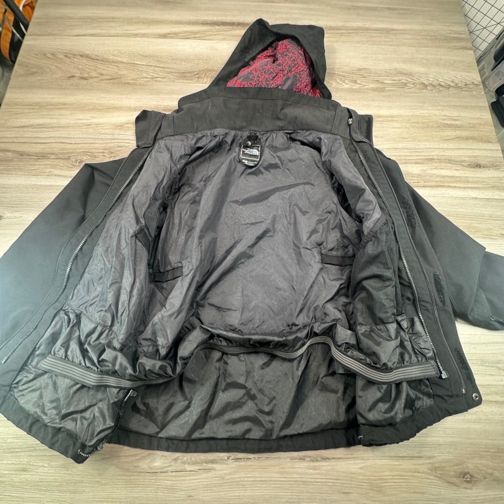 The North Face HyVent Womens Ski Jacket Black Red Hooded Waterproof Shell Medium - Picture 6 of 16
